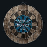 Aangepaste Man Cave Dartbord<br><div class="desc">Faux houten achtergrond met aangepaste naam en man grot in het midden van de plaat. Andere kleuren in de winkel.</div>