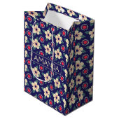 Aangepaste Marine Blauw met Crème Bloemen Gift Bag Medium Cadeauzakje (Voorkant Gekanteld)