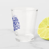 Aangepaste marineblauw Floral monogram M Shot Glas (Rechts)