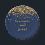 Aangepaste marineblauwe gouden afstudeerfeest glin papieren bordje<br><div class="desc">aangepaste afstudeerfeest papieren bord,  marineblauw goud rond glinster,  glinsterende twinkel glitter haar viering,  gepersonaliseerd afstudeerklas van 2025,  afgestudeerde phd middelbare school uni,  bachelor verpleegkunde universiteit graad 2026,  universiteit master mba recht doctor,  verpleegkundige leraar cpa md,  doctoraat gunst ingenieur jd mpa,  medisch zesde voor physician assistant</div>
