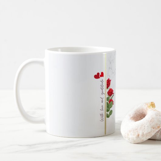 Aangepaste marmeren mok met rode roos & naam – Mok (Met donut)