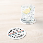 Aangepaste Meidenreis in Uitvoering Gradiënt Grapp Ronde Kartonnen Onderzetter (Insitu)