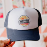 Aangepaste Meisjes Trip Groep Matching Zomer Vakan Trucker Pet<br><div class="desc">Aangepaste "Girls on the Loose" t-shirt is het perfecte uniform voor uw 2025 meisjes reis,  vrijgezellenfeest,  of weekend uitje. Dit t-shirt is ideaal voor groepsfoto's,  strandwandelingen,  wijntochten of gewoon een beetje stijlvolle chaos veroorzaken.</div>
