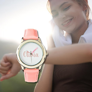 Aangepaste meisjesnaam Blush Pink Script Horloge
