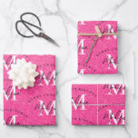 Aangepaste Merry Christmas Pink Glitter Monogram Inpakpapier Vel<br><div class="desc">Een gepersonaliseerd "Merry Christmas" monogram ontwerp met een Xmas roze glitter look achtergrond kleur. Een ideaal feestelijk ontwerp op maat voor het vakantieseizoen. Pas het monogram aan en maak het uw eigen!</div>