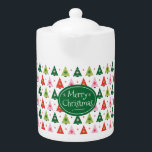 Aangepaste Merry & Mod Retro Kerstbomen Gift Label Theepot<br><div class="desc">Een retro-stijl midden-eeuws kerstboompatroon met driehoeken,  sterren,  sneeuwvlokken en diagonale strepen. Kleuren omvatten; rood,  groen,  roze en wit. Dit product kan worden gepersonaliseerd met uw eigen bericht of naam</div>