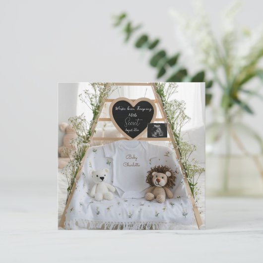 Aangepaste minimale witte zwangerschapsaankondigin kaart (Staand voorkant)