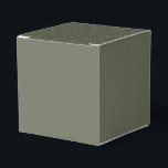 Aangepaste Minimalistische Moss Favoriet Box met G Bedankdoosjes<br><div class="desc">Ondergewaardeerd en tijdloos, deze minimalistische mos groene gunstbox brengt elegantie en polish aan elk evenement. De gladde matte afwerking aan de zijkanten contrasteert prachtig met een gespikkelde mos groene deksel, het toevoegen van een subtiele textuur accent dat de hele presentatie verheft. Of u nu een bruiloft plant, een bedrijfsgala organiseert,...</div>