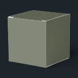 Aangepaste Minimalistische Moss Favoriet Box met G Bedankdoosjes<br><div class="desc">Ondergewaardeerd en tijdloos, deze minimalistische mos groene gunstbox brengt elegantie en polish aan elk evenement. De gladde matte afwerking aan de zijkanten contrasteert prachtig met een gespikkelde mos groene deksel, het toevoegen van een subtiele textuur accent dat de hele presentatie verheft. Of u nu een bruiloft plant, een bedrijfsgala organiseert,...</div>