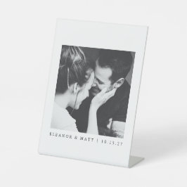 Aangepaste minimalistische zwart wit paar foto bru reclamebord met voetstuk