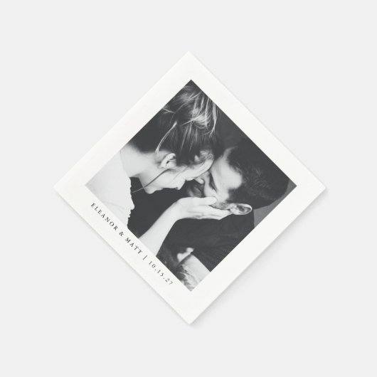 Aangepaste minimalistische zwart wit paar foto bru servet (Hoek)