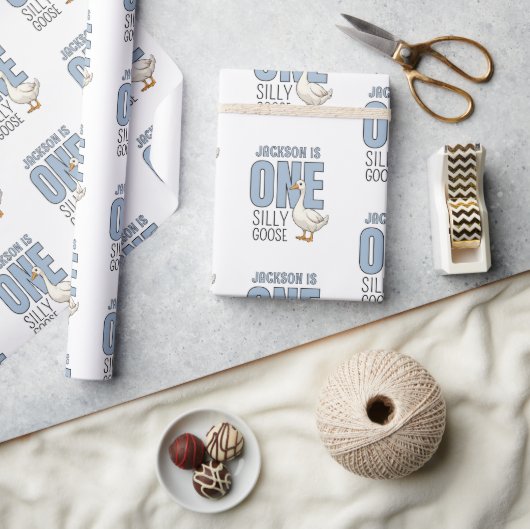 Aangepaste moderne blauwe één domme gans eerste ve cadeaupapier (Crafts)