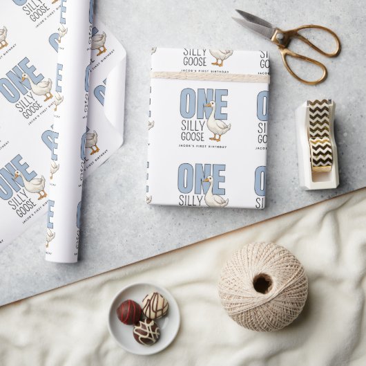 Aangepaste moderne blauwe één domme gans eerste ve cadeaupapier (Crafts)