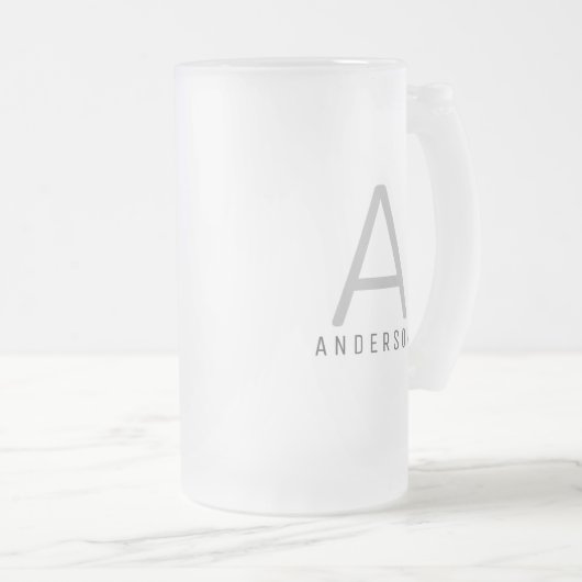 Aangepaste moderne eenvoudige monogram matglas bierpul (Voorkant rechts)