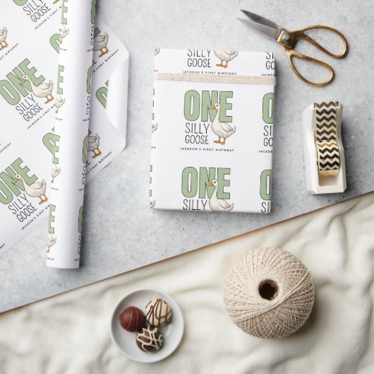 Aangepaste moderne groene één domme gans eerste ve cadeaupapier (Crafts)