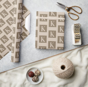 Aangepaste Moderne Monogrammed Neutral Shade Cadeaupapier