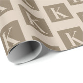 Aangepaste Moderne Monogrammed Neutral Shade Cadeaupapier (Rol Hoek)