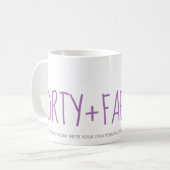 Aangepaste moderne paarse 40 fabuleuze verjaardags koffiemok (Voorkant links)