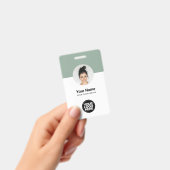 Aangepaste moderne personeelskaart Sage Green QR-b Badge (Handheld)