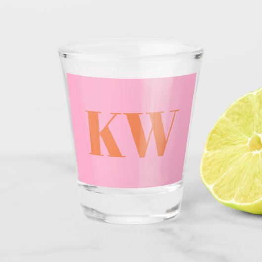 Aangepaste moderne roze oranje gemerkte initiaal  shot glas (Voorkant)