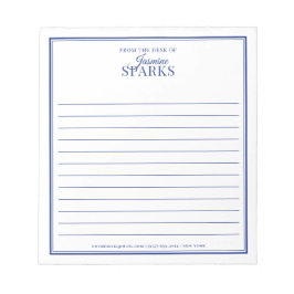 Aangepaste moderne versie van het bureau met de na notitieblok