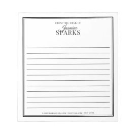 Aangepaste moderne versie van het bureau met de na notitieblok