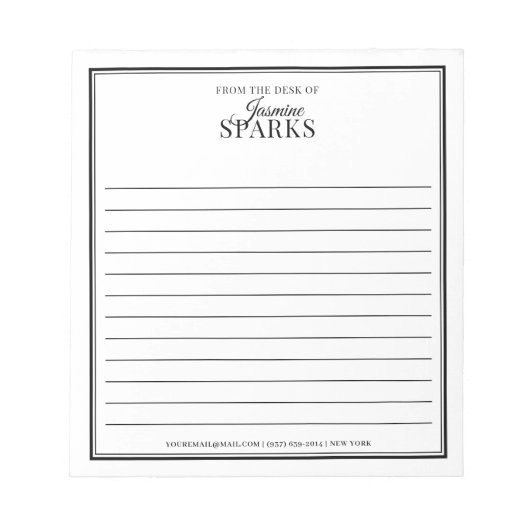 Aangepaste moderne versie van het bureau met de na notitieblok (Voorkant)