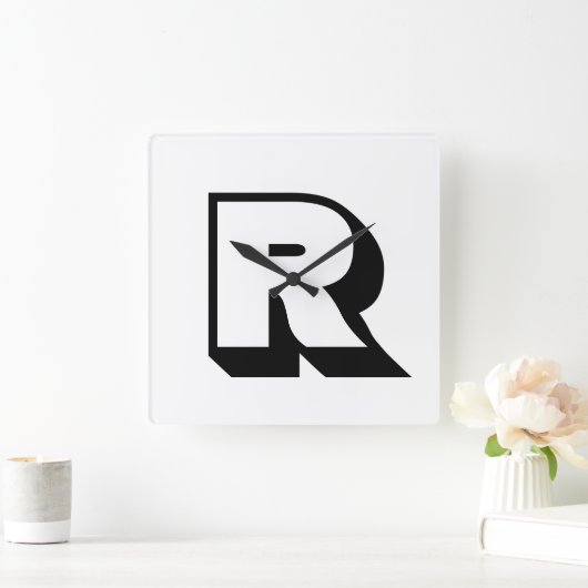 Aangepaste moderne zwart monogram blok typografie vierkante klok (Huis)