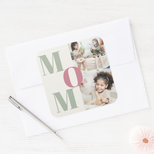 Aangepaste Moederdag-fotocollage | MOM Letters - Vierkante Sticker (Envelop)