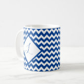 Aangepaste mok voor chevron-monogram koffie in kle (Voorkant links)