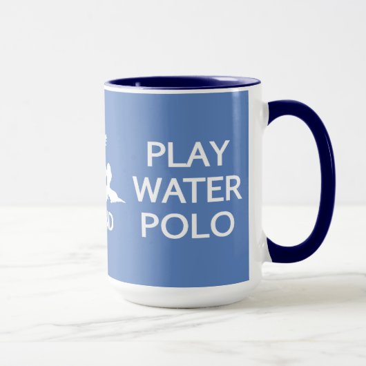 Aangepaste mok waterpologe houden en water afspele (Rechts)