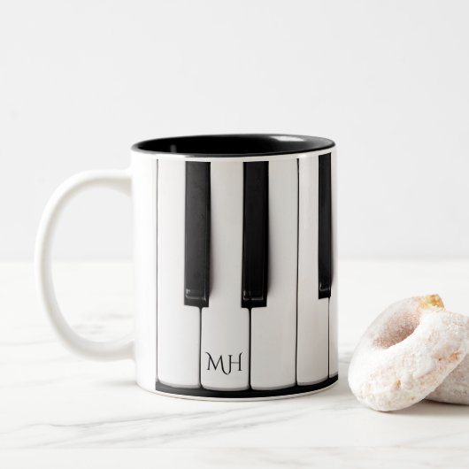 Aangepaste mokken voor Piano Keys-monogram (Met donut)