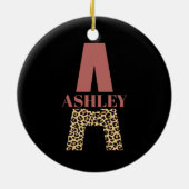 Aangepaste monogram A roze luipaard Keramisch Ornament (Achterkant)