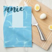 Aangepaste Monogram Blauwe Zwembool Modern Theedoek (Quarter Fold)