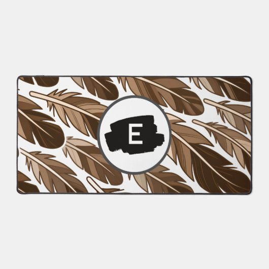 Aangepaste Monogram Boho Desk Mat – Bruine Veren (Voorkant)