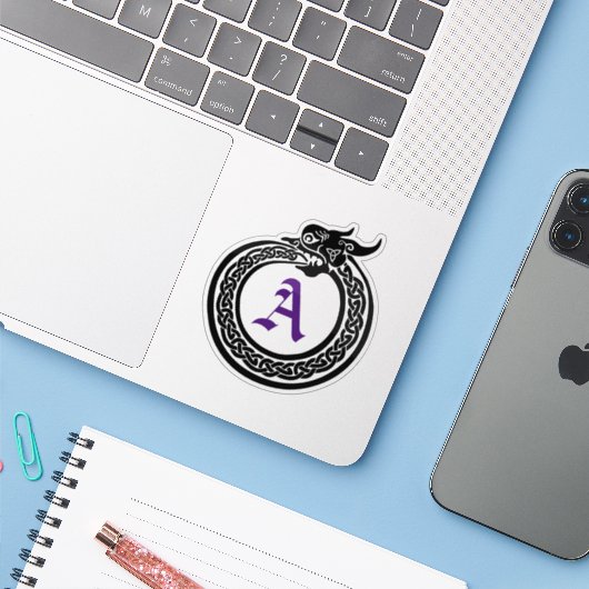 Aangepaste monogram Celtic Style Ouroboros Sticker (Laptop met iPhone)