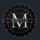 Aangepaste monogram dartbord<br><div class="desc">Deze gepersonaliseerde bar mat is een geweldig cadeau voor iedereen in je leven! Wow uw vrienden en familie met dit klassieke en stijlvolle ontwerp dat kan worden gepersonaliseerd naar uw wens.</div>