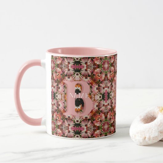 Aangepaste monogram eerste letter naam madelief bl mok (Met donut)