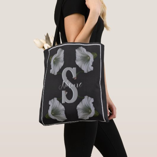 Aangepaste monogram eerste letter naam Morning Glo Tote Bag (Dichtbij)