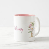 Aangepaste monogram Gold Letter B Roze Floral Tweekleurige Koffiemok (Voorkant rechts)