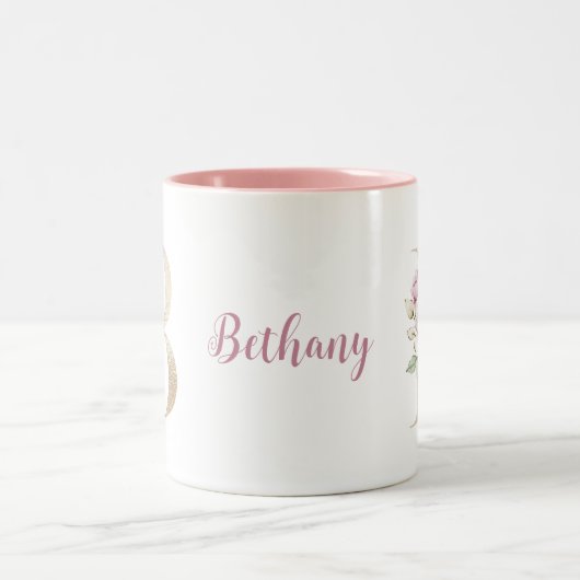 Aangepaste monogram Gold Letter B Roze Floral Tweekleurige Koffiemok (Center)