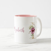Aangepaste monogram Gold Letter E Roze Floral Tweekleurige Koffiemok (Voorkant rechts)