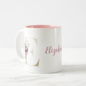 Aangepaste monogram Gold Letter E Roze Floral Tweekleurige Koffiemok (Voorkant links)