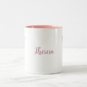 Aangepaste Monogram Gold Letter T Roze Floral Tweekleurige Koffiemok (Center)