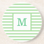 Aangepaste monogram groene en witte strepen Sandst Zandsteen Onderzetter<br><div class="desc">Haal een schattig klein,  modern,  groen en wit gestript onderzetter met je eigen monogram of initialen,  naar je luie thuis of kantoor! Gemaakt met zandsteen. Pas het aan met uw favoriete lettertype en kleur om het tot uw enige gelukkige onderzetter te maken!</div>