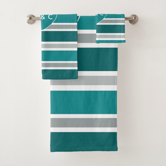 Aangepaste monogram handdoekset Stripes & Heart Bad Handdoek (Insitu)
