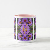 Aangepaste monogram initiaal naam honingbij aster mok (Midden)