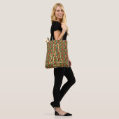 Aangepaste monogram initiaal naam madeliefjes bloe tote bag (Op model)