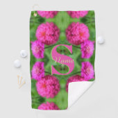 Aangepaste monogram initiaal naam Roze Zinnia's Golfhanddoek (Insitu)