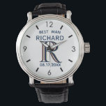 Aangepaste monogram naam Beste man Gfit Weddenscha Horloge<br><div class="desc">Dit unieke horloge is ontworpen als cadeau voor je beste man. Kenmerken het monogram/initiaal; voornaam en datum van de bruiloft. Er is zelfs een unieke gelaagde van het monogram — kijk goed en je ziet drie kleuren, wat het gevoel van diepte geeft. Een speciale manier om hem te bedanken voor...</div>